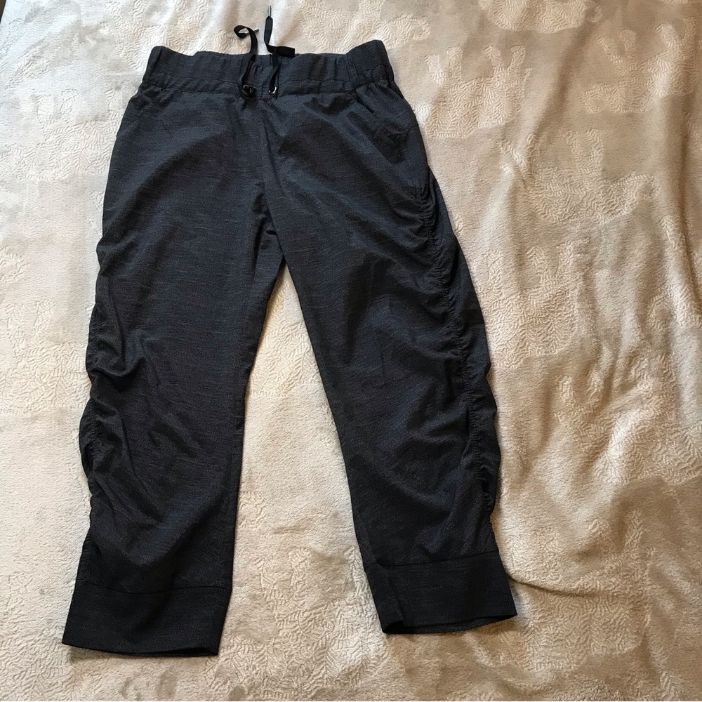 Kyodan gray black ruched side capris Size XS